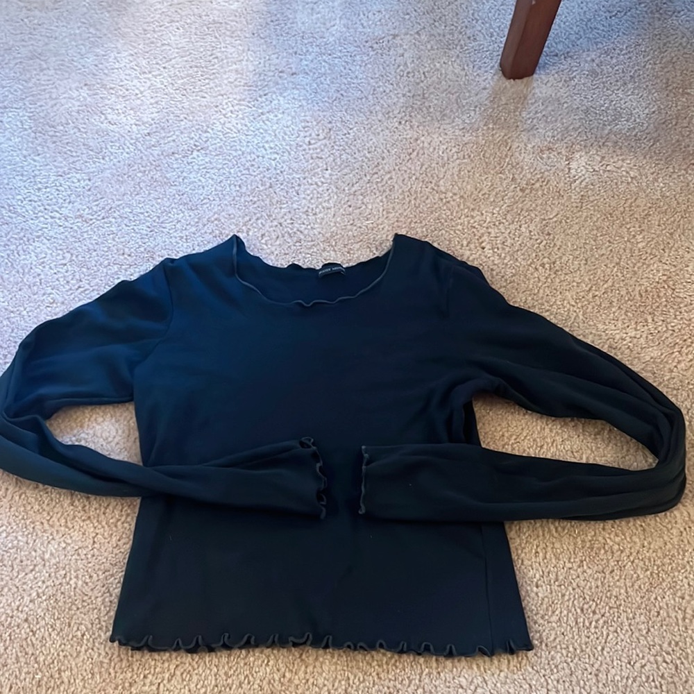 Brandy Melville cropped long sleeve tee fits xs/s